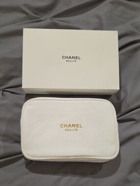 Chanel Beauté Cosmetic Pouch with Original Gift Box